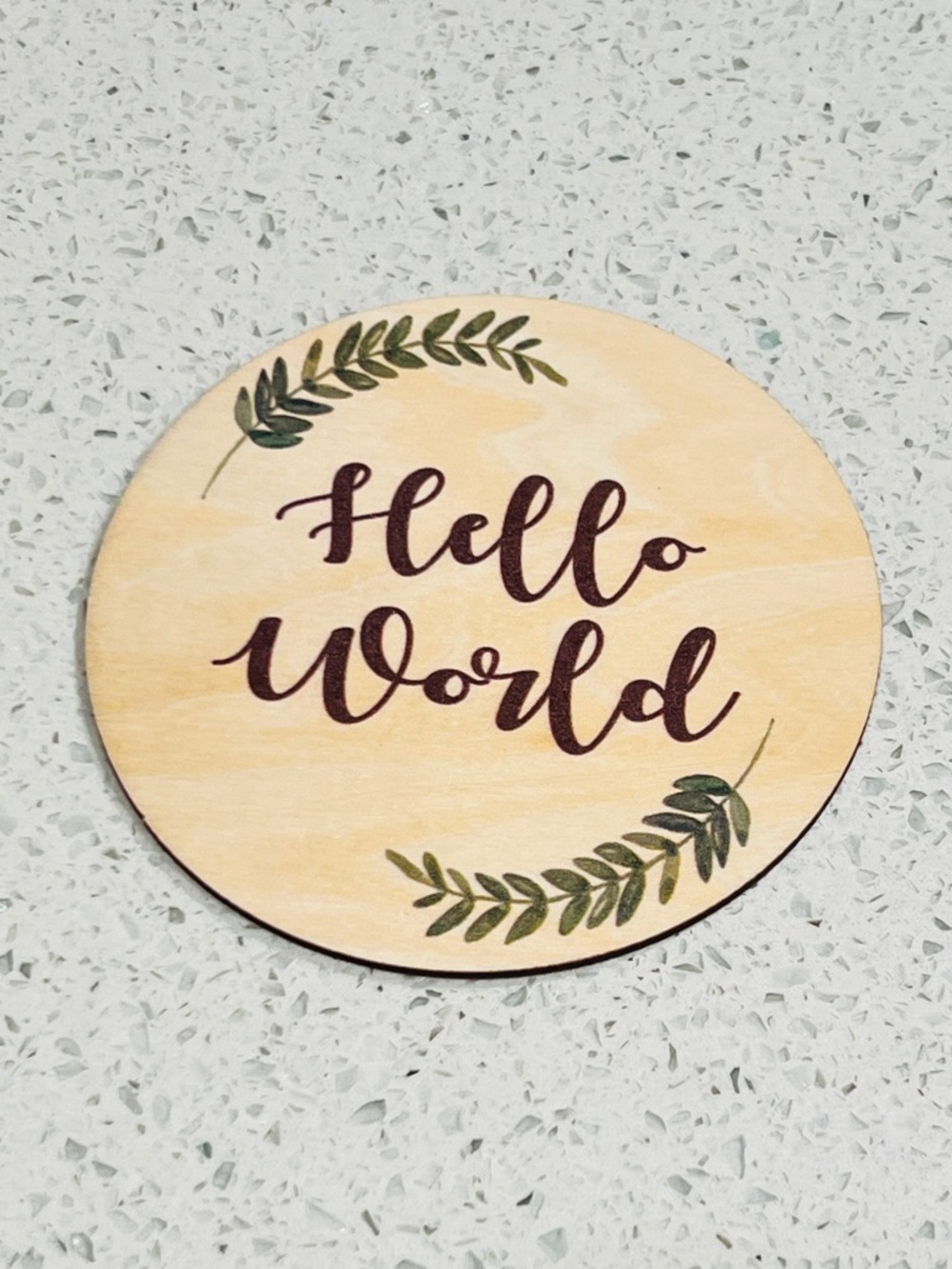 🍃🎍NWT BABY “HELLO WORLD” ROUND WOODEN PLAQUE🎍🍃